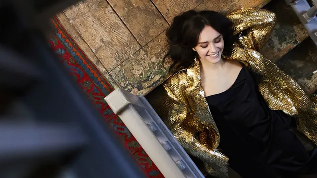 Olivia Cooke - Penembakan Harpers Bazaar UK 4K wallpaper