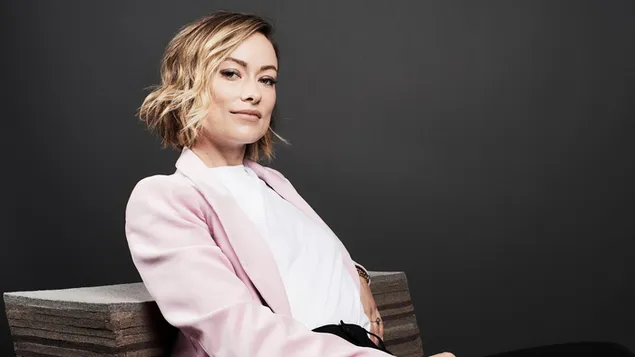 'אוליביה ווילד' בתסרוקת קצרה 4K טפט