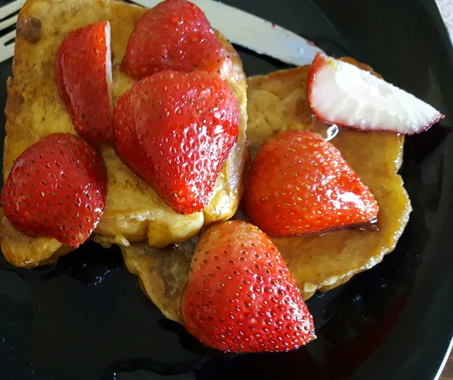 pancakes with strawberries in syrup download