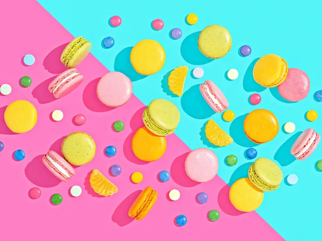 Macarons francezi de culoare pastel pe fundal roz și albastru 4K imagine de fundal