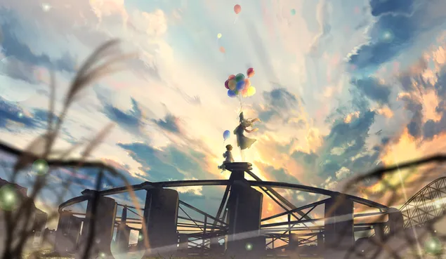 Mensen en ballonnen onder bewolkte hemel bij zonsondergang