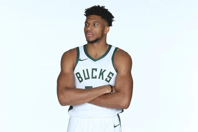 thaathaayruupkh`ng giannis antetokounmpo nakbaasektb`lmuue``aachiiphchaawkriikthiiekidainaincchiieriiy daawnohld