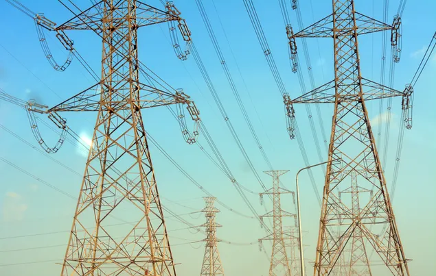 linjat e transmetimit te energjise shkarkim