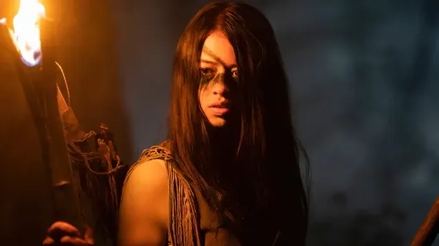 הסרט Predator: Prey 2022 - Amber Midthunder 4K טפט