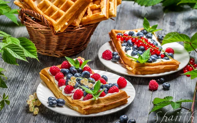 Presentación de waffle de fresa y frambuesa especialmente preparada para el día del waffle descargar