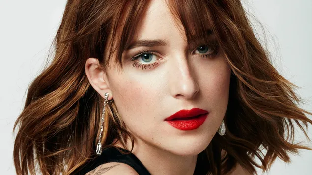 Guapa con pintalabios rojo Dakota Johnson 4K fondo de pantalla