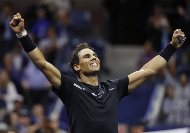 Rafael Nadal viert jouw overwinning 4K achtergrond