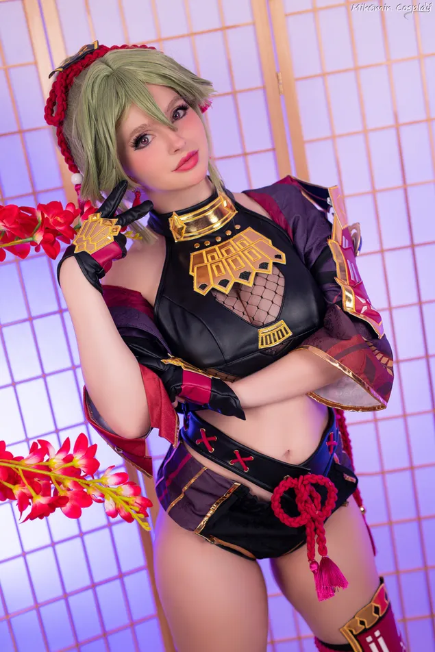 Вистинска жешка аниме девојка Куки Шинобу | Genshin Impact 2K тапет