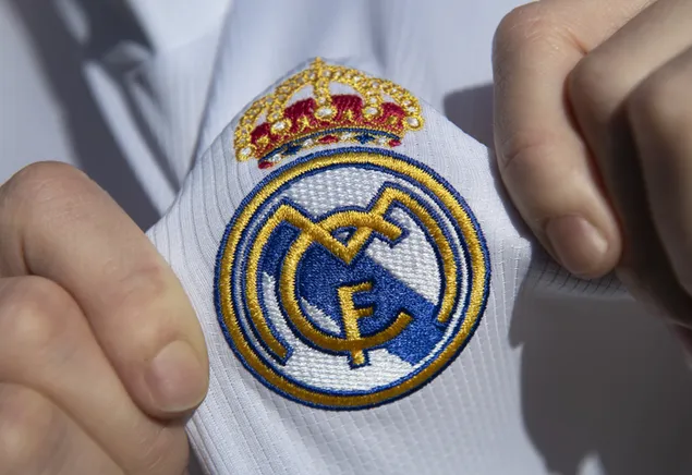 Muat turun Logo jersi pasukan kelab bola sepak Real Madrid