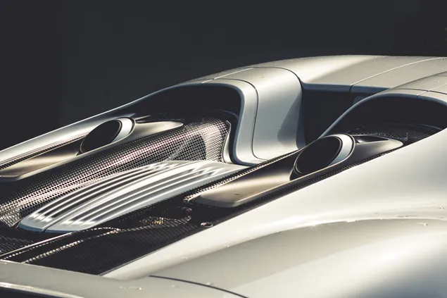 Rückansicht eines silbernen Porsche 918 Autos 4K Hintergrundbild