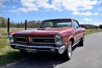 Tapeta Červený kabriolet Pontiac Le Mans z roku 1965 6K