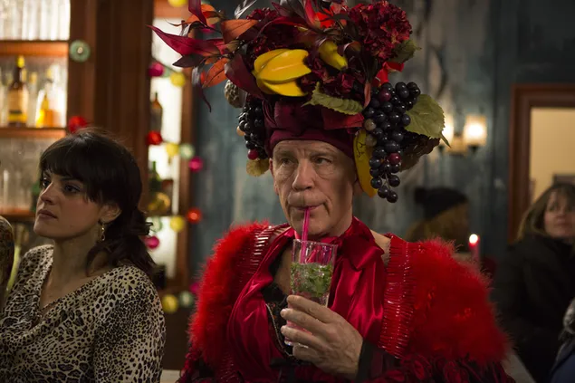 RED 2، مرد میوه ای در حال نوشیدن آب میوه کاغذدیواری  4K