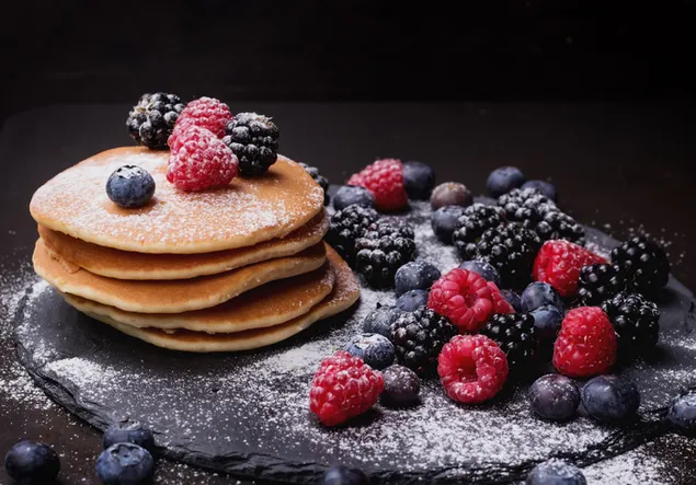 Presentación de tortitas de frutos rojos y negros especial para el día de las tortitas descargar