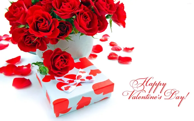 Rote Asche in Vase, Rosenblättern, Geschenkverpackung und fröhlicher Valentinstag-Schriftzug