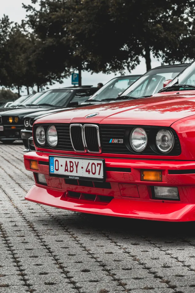 ماشین قرمز BMW E30 بارگیری کنید