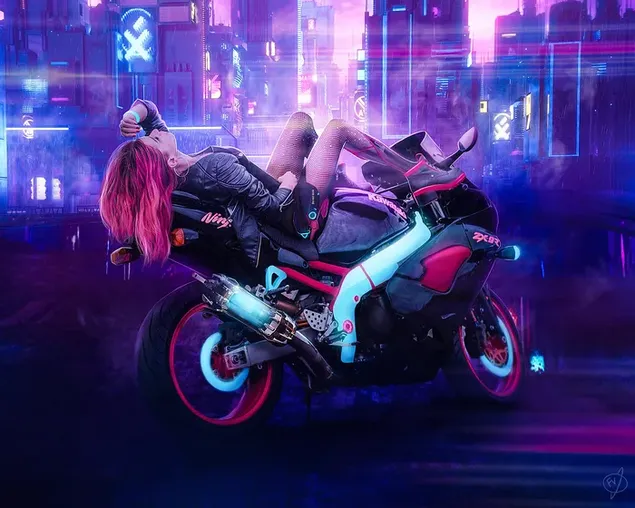 Wanita anime berambut merah berbaring di atas sepeda motor