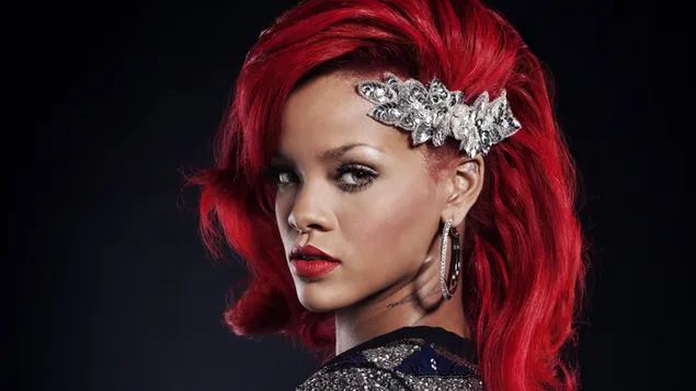 La pelirroja Rihanna mira pose 4K fondo de pantalla