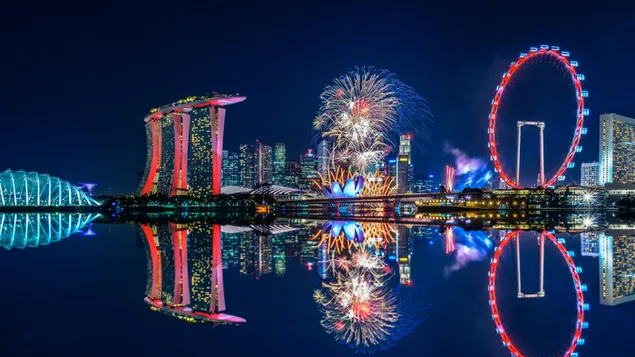 Шпалери Відображення фестивальних вогнів на воді в будівлях міста 4K