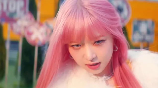 Rei از IVE (Kpop Band) - Kitsch MV Shoot کاغذدیواری  4K