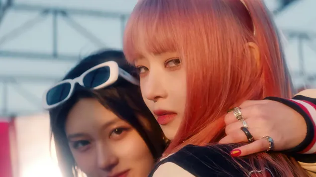 來自 IVE（Kpop 樂隊）的 Gaeul 和 Rei - I Am MV Shoot 4K 壁紙