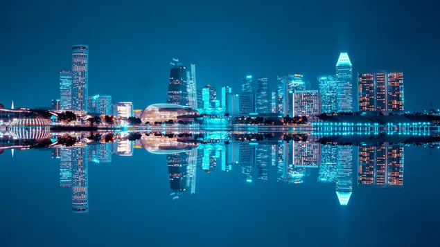 Relajante vista del reflejo de Singapur en el agua por la noche