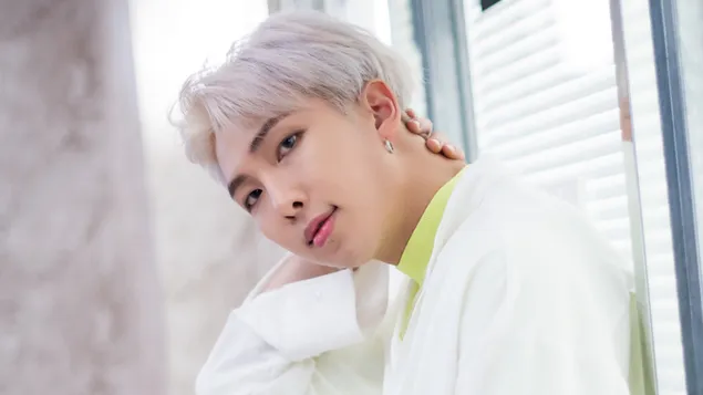 rm (rap monster) a 'boy with luv' mv fotozasaban a bts-tol (bangtan boys) letoltes