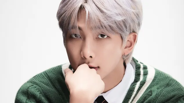 RM (Rap Monster) dalam 'Map of The Soul: 7' Shoot [2020] daripada BTS [Bangtan Boys] 8K kertas dinding