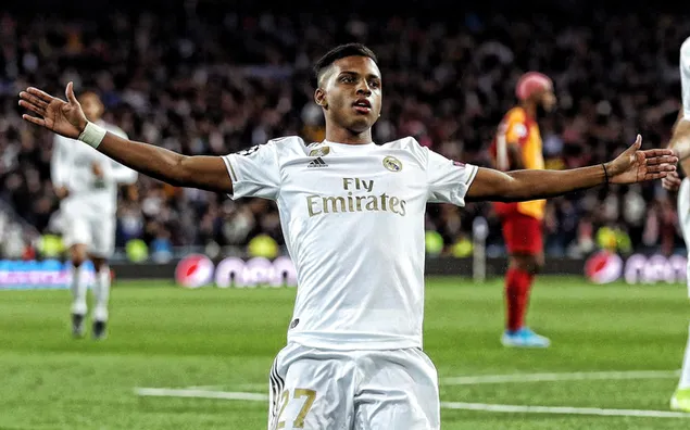 Rodrygo fejrer med Real Madrid-trøje 2K tapet