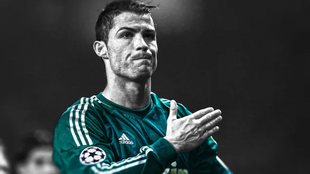 Роналдов зелени дрес на црно-белом HD позадина