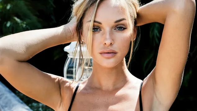 Model Rusia 'Kristina Sheiter' dalam Pemotretan Maxim Mexico 4K wallpaper