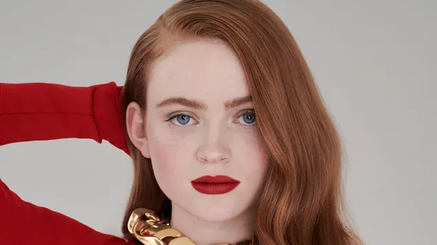 'Sadie Sink' im Fotoshooting der Givenchy Beauty-Kampagne