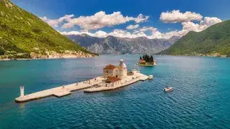 Pulau Saint George di Our Lady of the Rocks Bay of Kotor Perast Montenegro 4K wallpaper