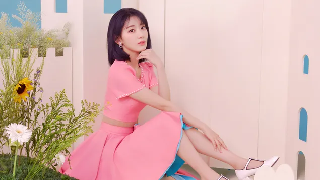Sakura dalam Pemotretan MV 'Oneiric Diary' [2020] dari IZ*ONE (Band K-Pop)