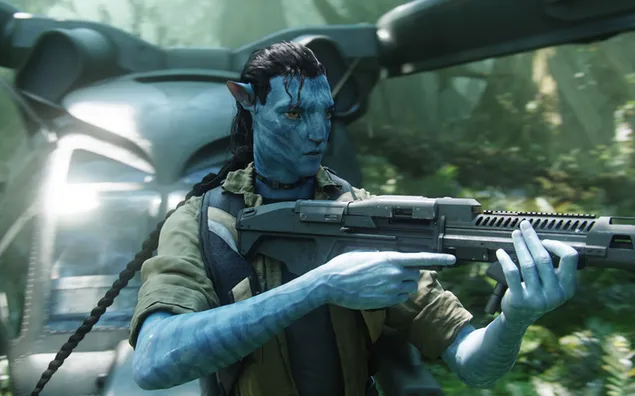 Sam Worthington como Jake Sully, arma en mano como frente a Helicóptero en el bosque 2K fondo de pantalla