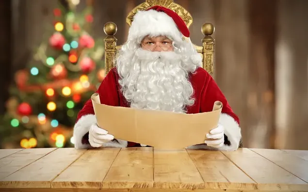 Santa memeriksa peta rumah