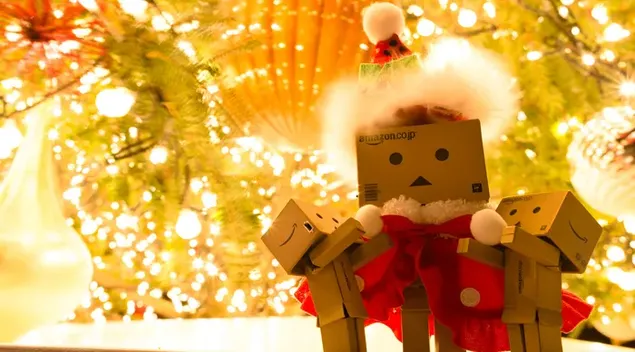 santa dibuat dengan kotak kardus unduhan