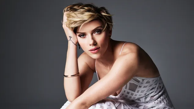 Scarlett Johansson in witte jurk download
