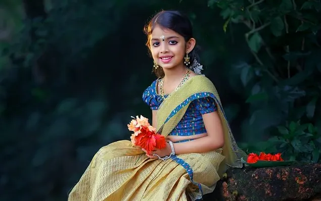 Schattige Indiase tienermeisje glimlach HD