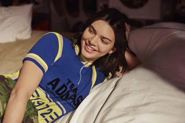 Schattige lachende 'Kendall Jenner' | Adidas Campagne Fotoshoot