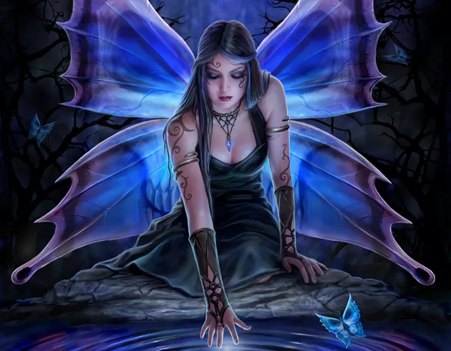 Schmetterlingsfrau mit blauen Flügeln