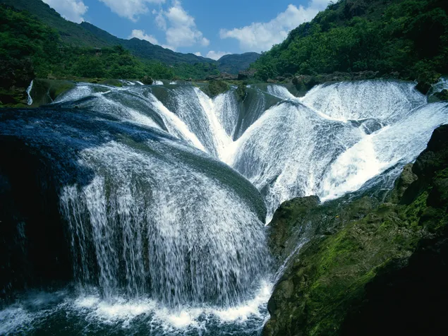 Schöne Aussicht auf den Wasserfall
