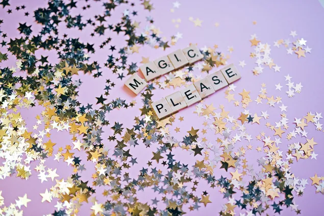 Scrabble de baldosas Magic Please rodeado de una estrella brillante en un fondo rosa