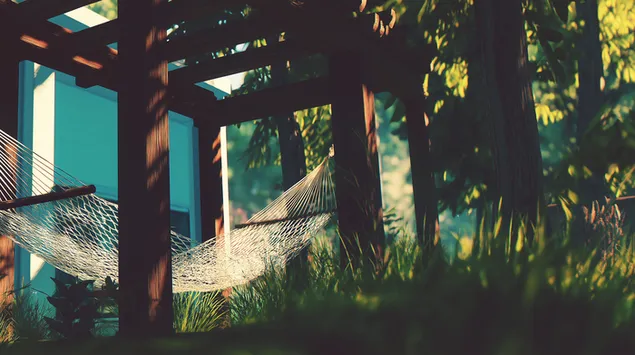 Tapeta Klidná scéna s houpací sítí ve stinném prostředí pergolové zahrady 2K