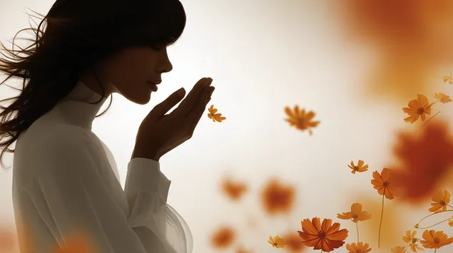 Fredfyldt kvinde blæser blidt efterårsblade 2K baggrundsbillede