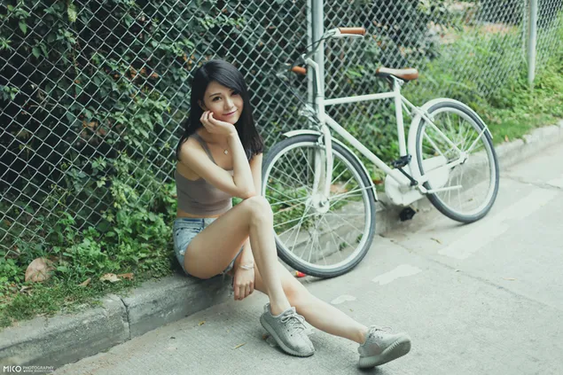 Sexy asiatisches Biker-Mädchen