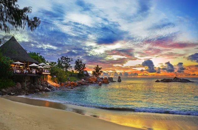 Strand der Seychellen 2K Hintergrundbild