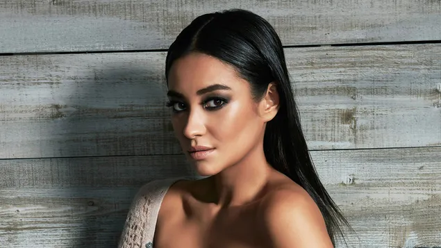 shay mitchell - kanadalainen nayttelija ja malli lataa