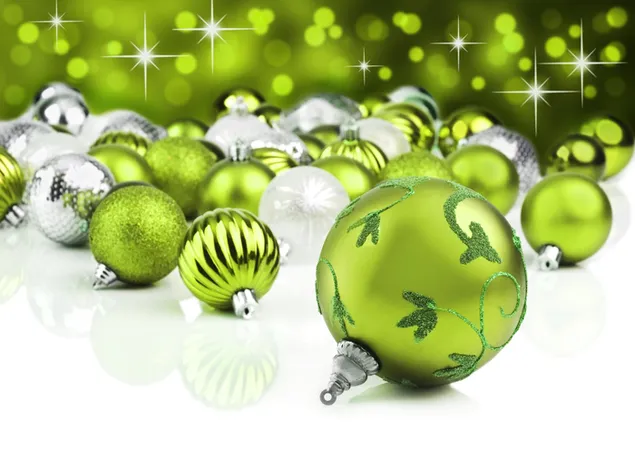 Glänzend grüne Weihnachtskugeln Ornamente HD Hintergrundbild