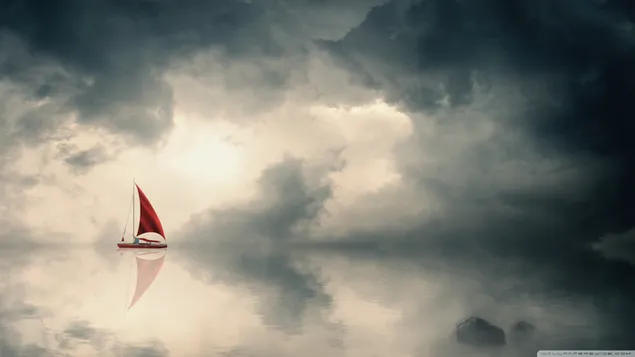 Anije me vela të kuqe të pasqyruara në ujë në mjegull dhe re 2K sfond