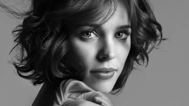 Kortharige Rachel McAdams monochroom